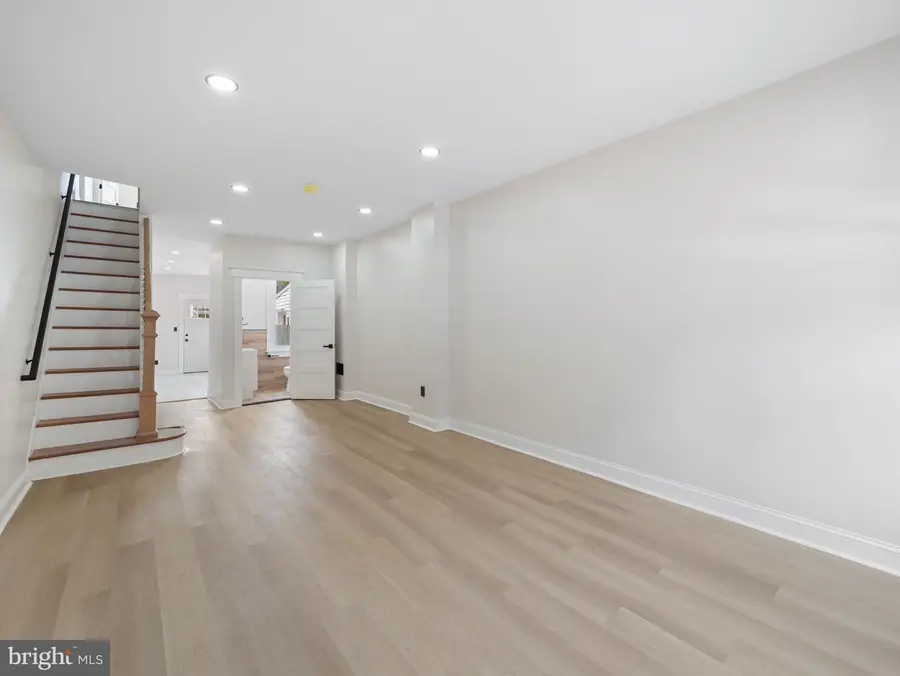 33 Poplar St, Trenton, NJ 08638 - #3