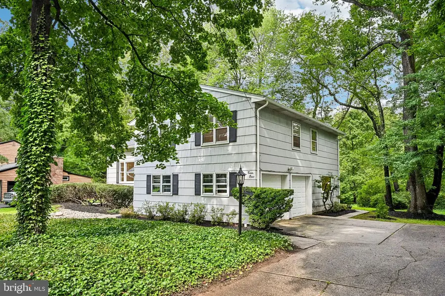 28 Pine Knoll Dr, Lawrence, NJ 08648 - #3