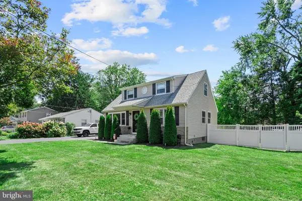 5 Langmoore Dr, TRENTON, NJ 08638