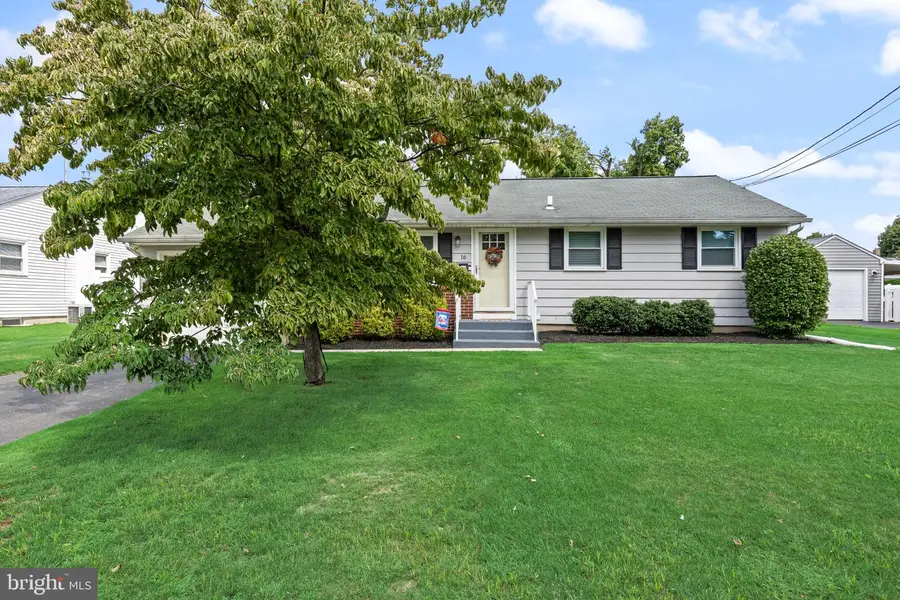 16 Kerr Dr, Hamilton, NJ 08610 - #2