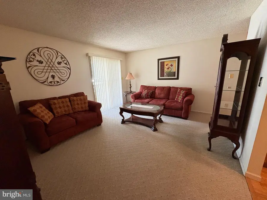 32 Versailles Ct, Hamilton, NJ 08619 - #2