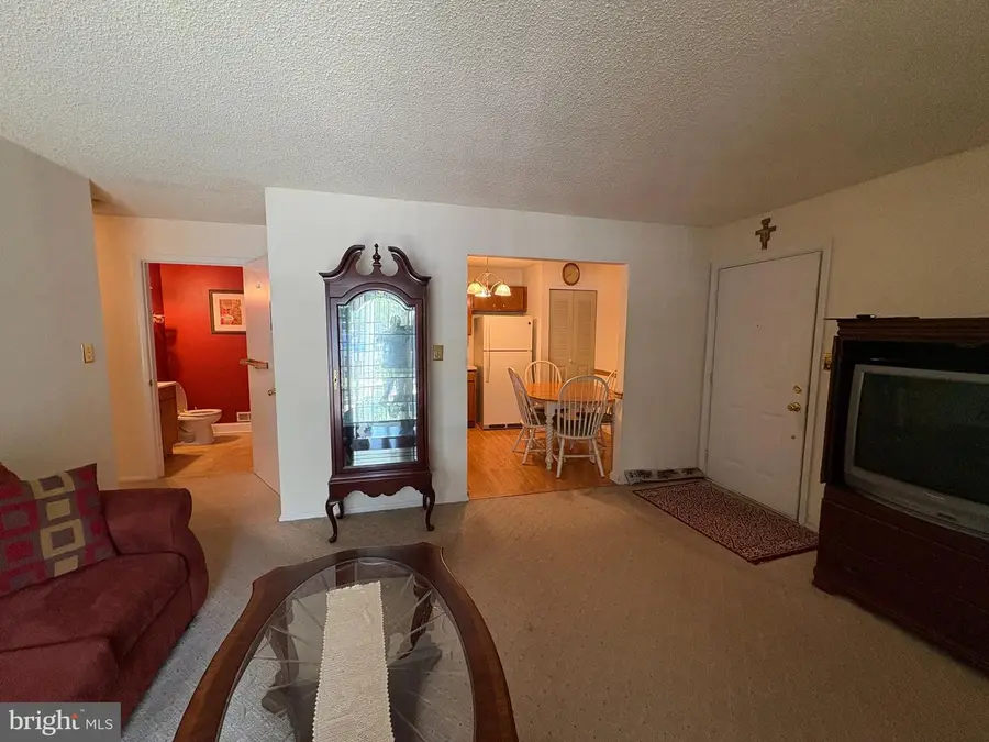 32 Versailles Ct, Hamilton, NJ 08619 - #3