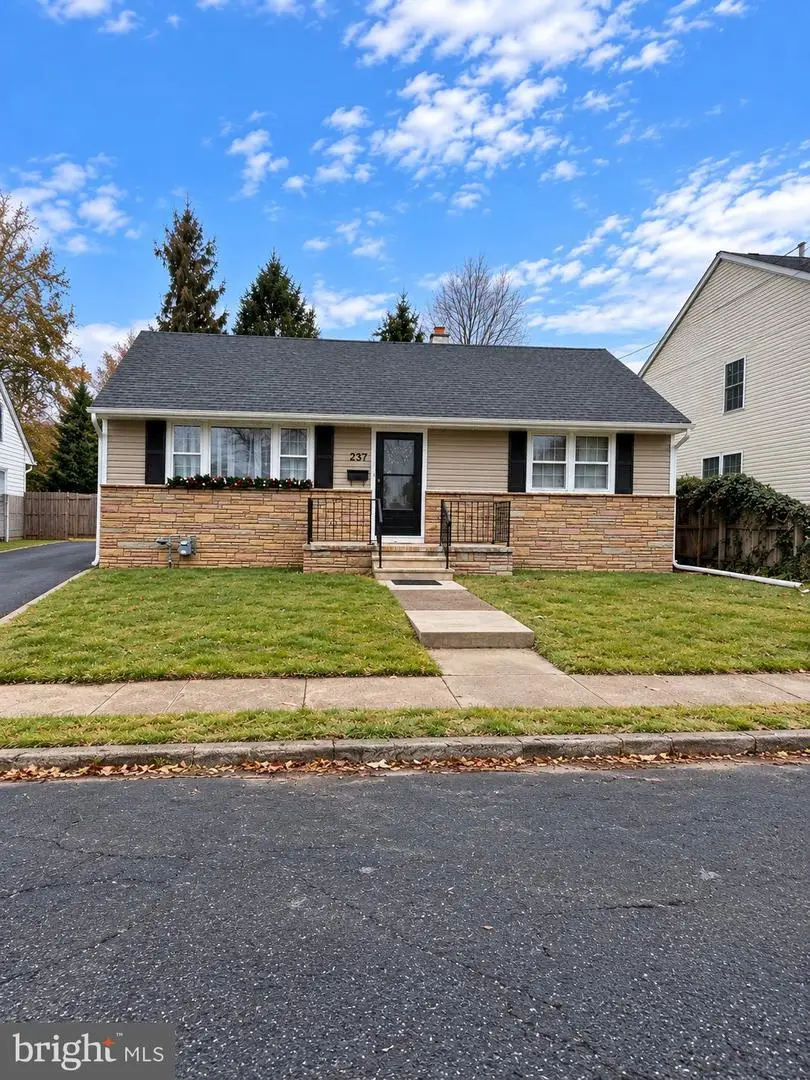 237 New Hillcrest Ave, Ewing, NJ 08638 - #1