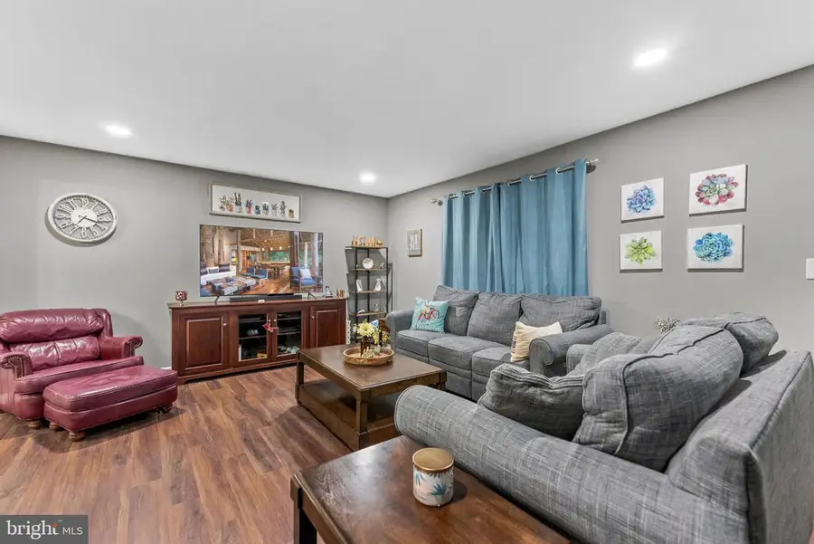 6 Devonshire Ct, Ewing, NJ 08628 - #3