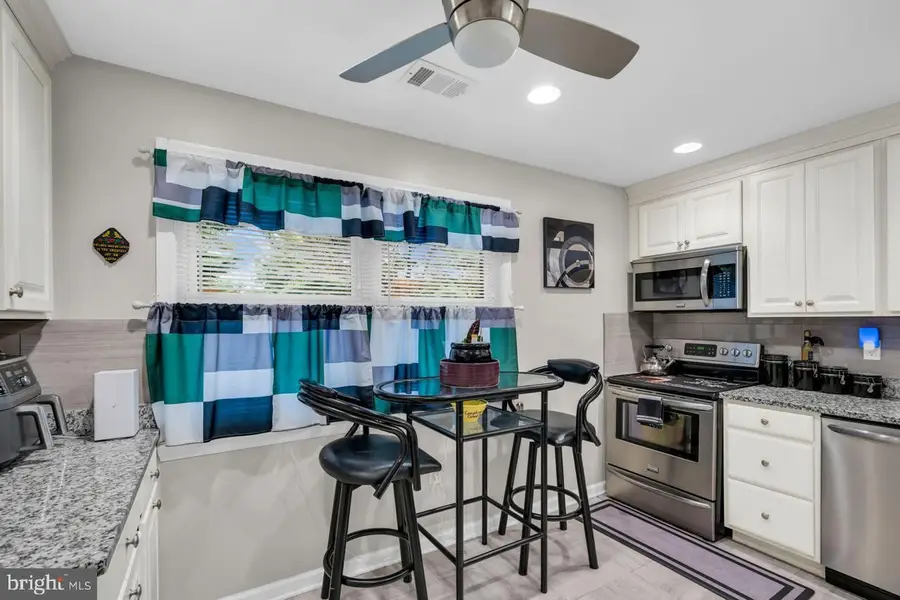 402 Silver Ct, Hamilton, NJ 08690 - #3