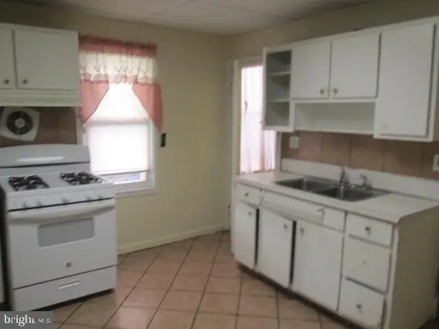 839 Cherry St, Trenton, NJ 08638 - #3