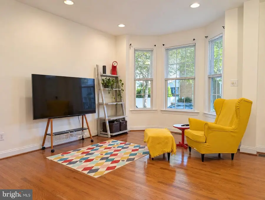 54 Union St, Robbinsville, NJ 08691 - #2