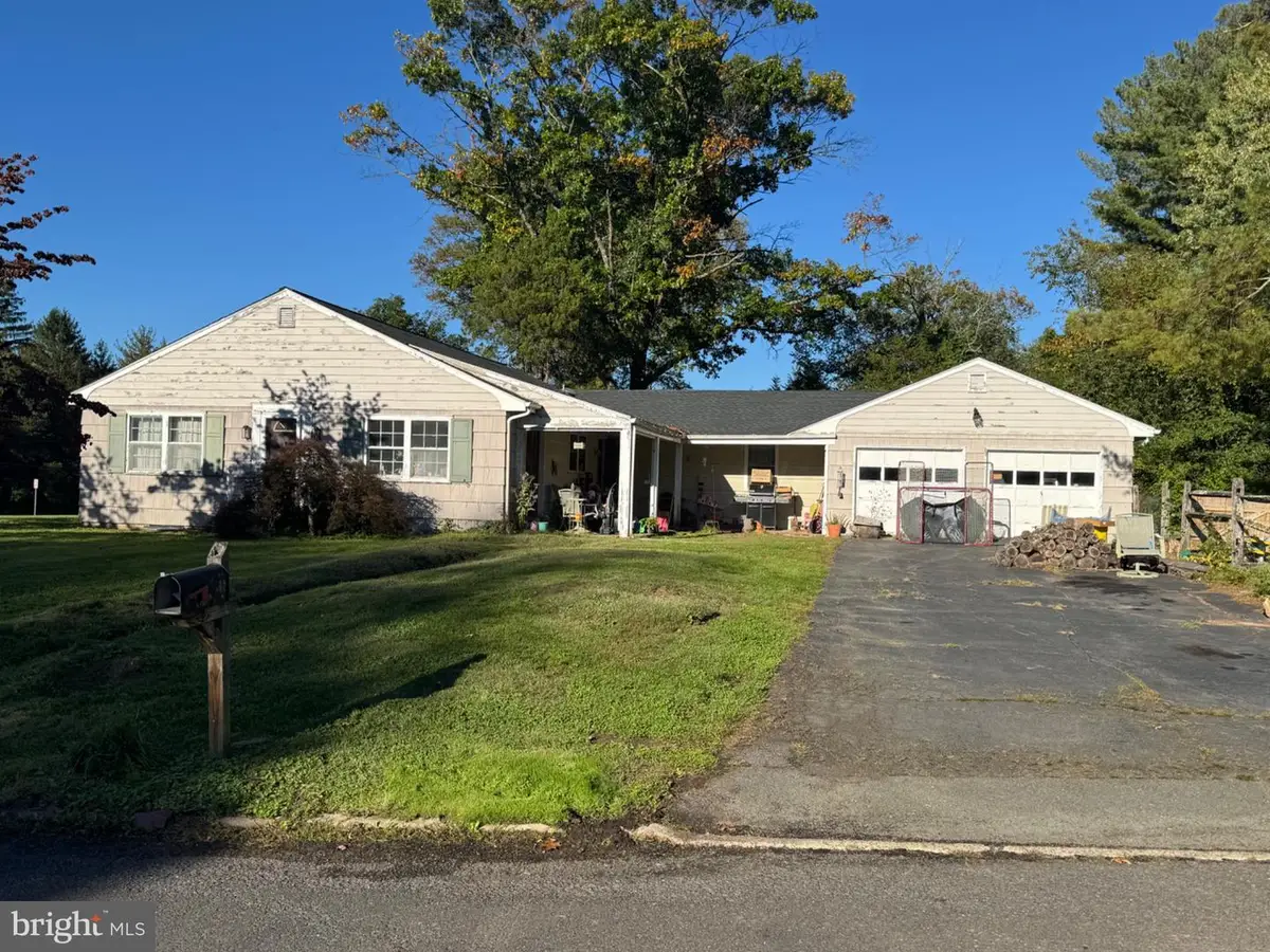 4 Fabrow Dr, Titusville, NJ 08560 - #1