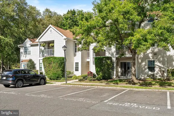 522 Walden Cir, ROBBINSVILLE, NJ 08691
