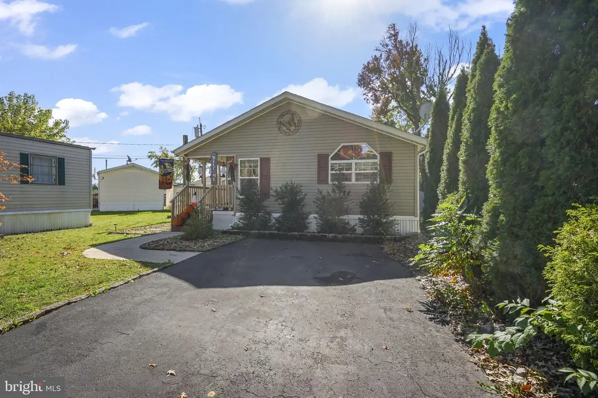 5 Sterling Ct, East Windsor, NJ 08520 - #1