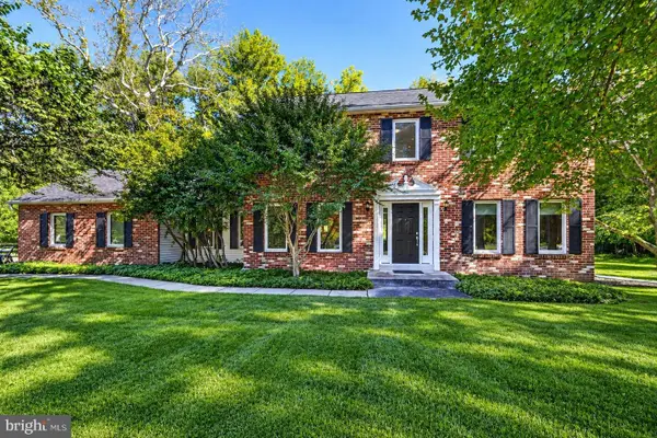 9 Locke Ct, EWING, NJ 08628