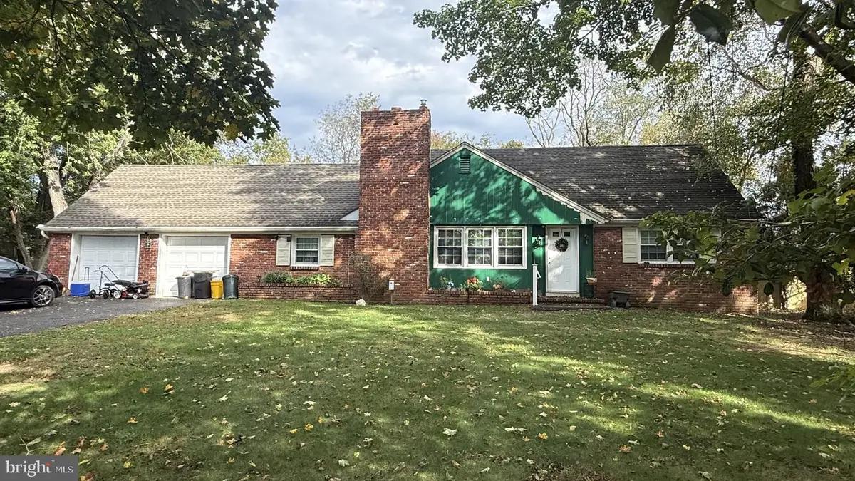 943 Old York Rd, Hightstown, NJ 08520 - #1