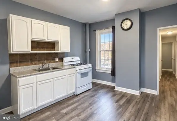 9 Ferry St, Trenton, NJ 08611 - #3