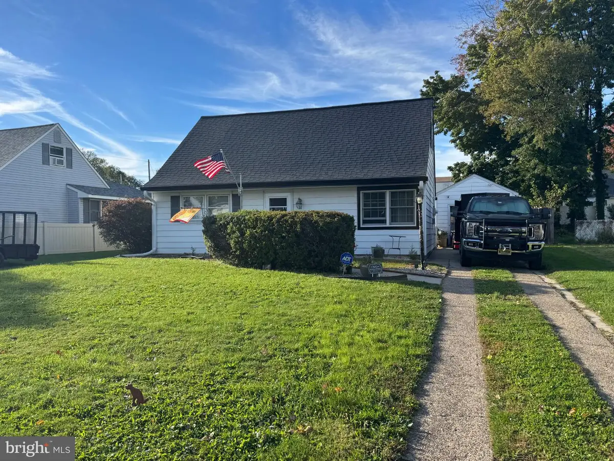 31 Dunmore Ave, Trenton, NJ 08618 - #1