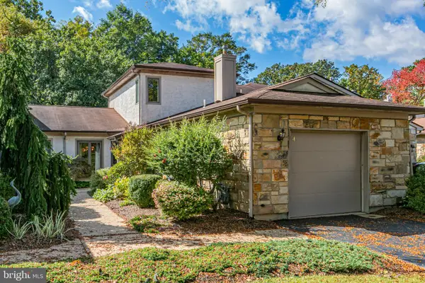 4 Woodmont Dr, LAWRENCE TWP, NJ 08648