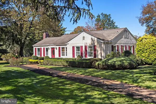 24 Willow Lake Dr, COLTS NECK, NJ 07722