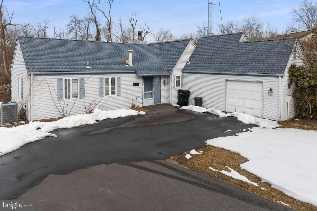 16 Greenfield Drive, Allentown, NJ 08501 - #1