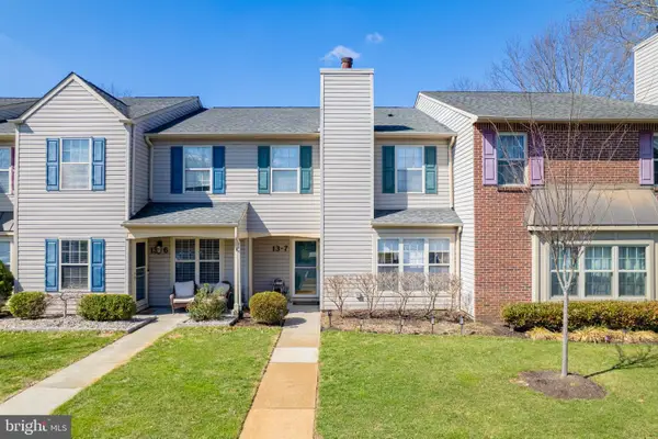 13-7 Stuart Dr, FREEHOLD, NJ 07728