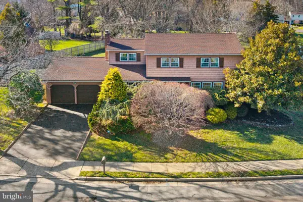 28 Georgian Bay Drive, MORGANVILLE, NJ 07751