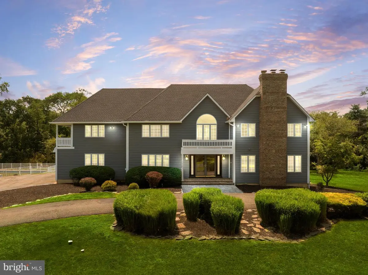 7 Michael Ct, Englishtown, NJ 07726 - #1