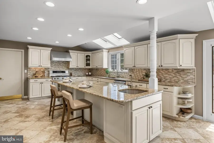 7 Michael Ct, Englishtown, NJ 07726 - #2