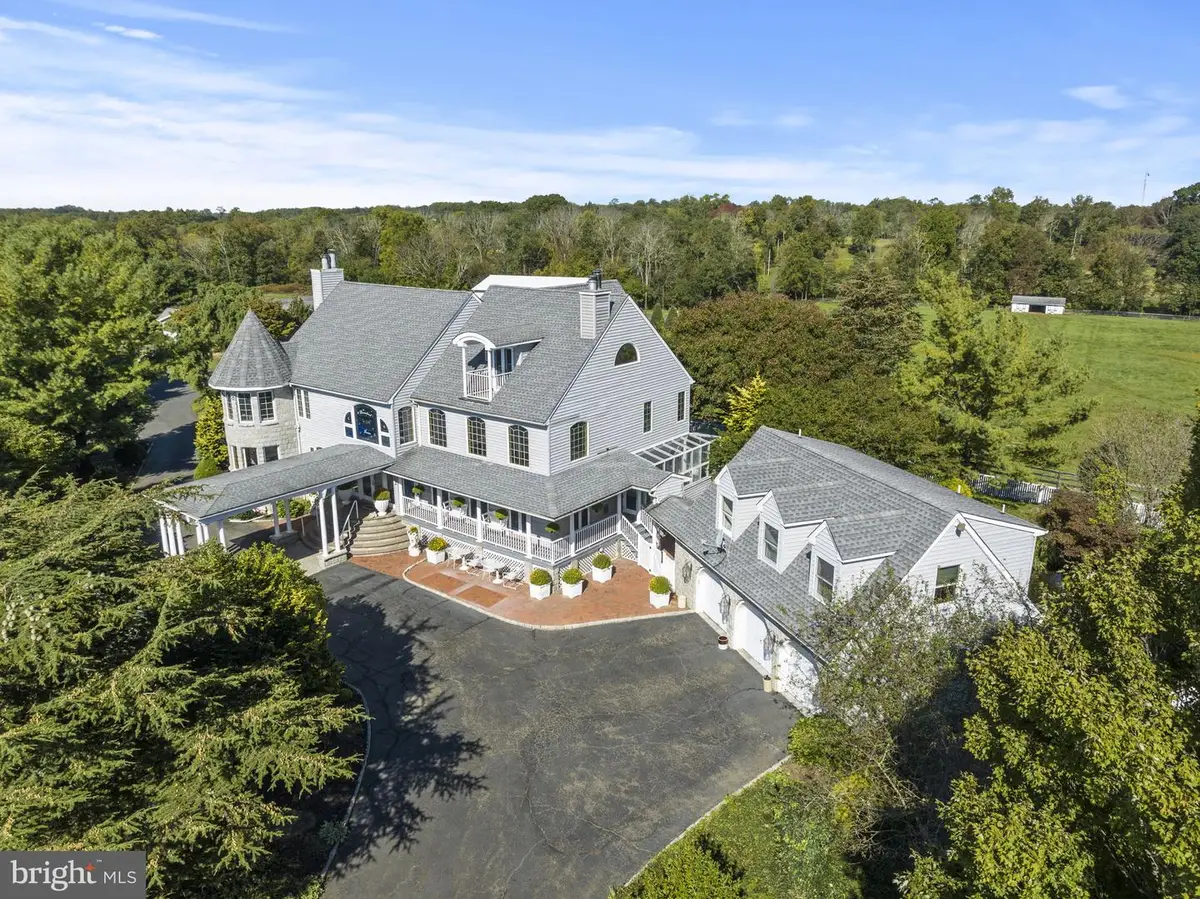 18 School House Rd, Cream Ridge, NJ 08514 - #1