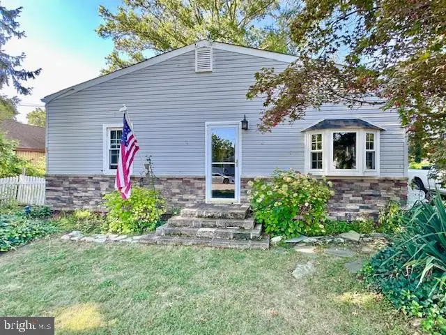 7 Avenue B, Helmetta, NJ 08828 - Image #2