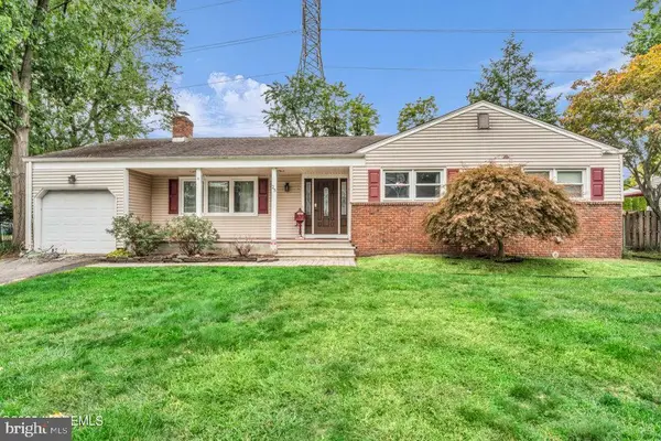 25 Eileen Way, EDISON, NJ 08837