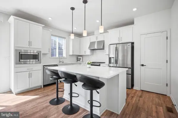 40 Gazania Dr, OLD BRIDGE, NJ 08857