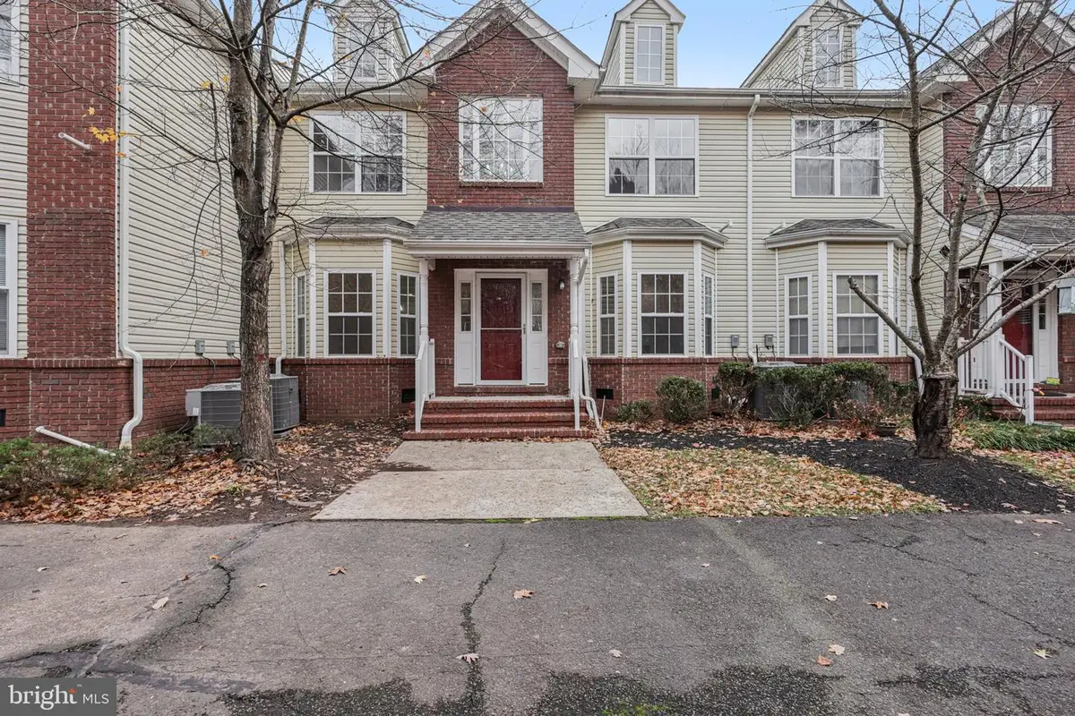 129 Forest Dr, Piscataway, NJ 08854 - Image #1