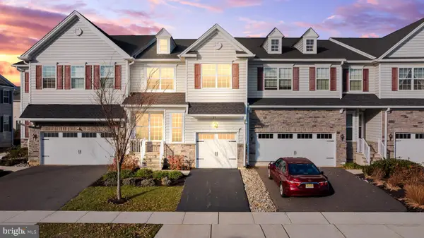 23 Larkspur Ln, MONROE TOWNSHIP, NJ 08831