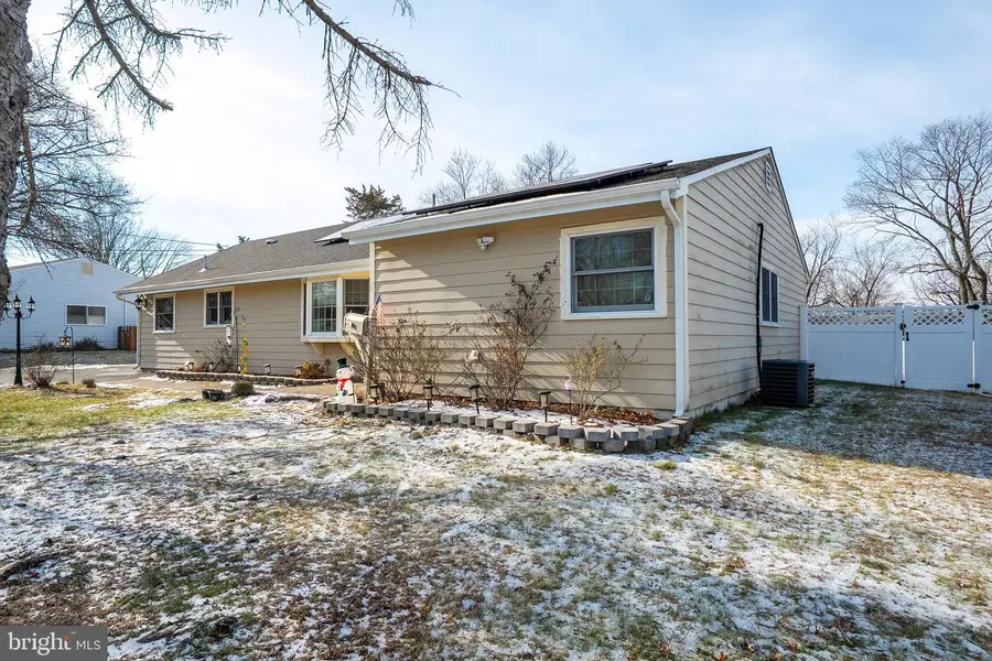 17 Cambridge Road, Kendall Park, NJ 08824 - Image #3