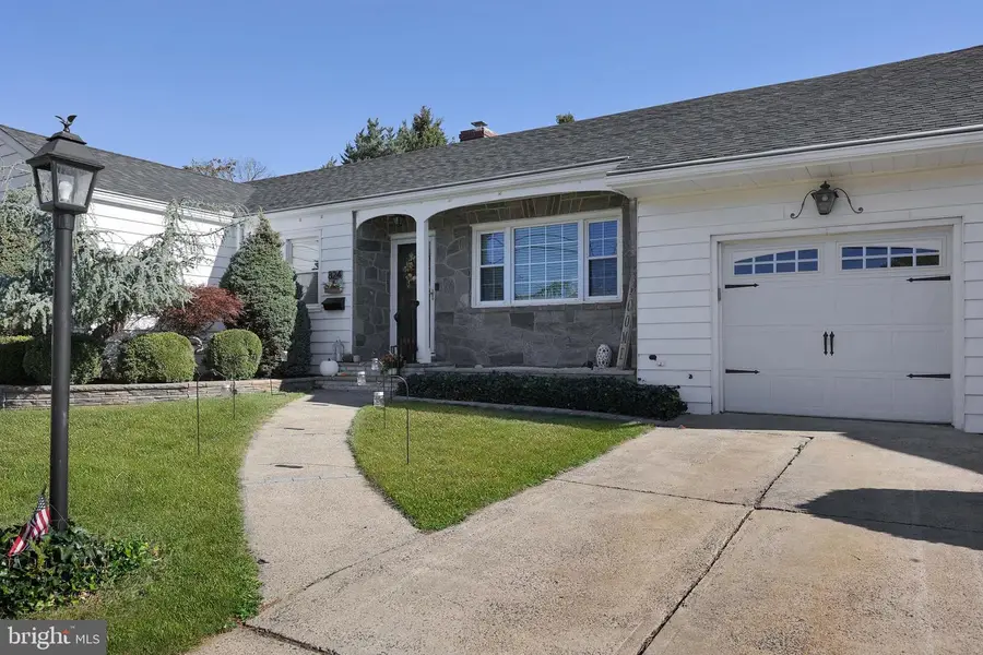 824 Evergreen Ct, North Brunswick, NJ 08902 - Image #3