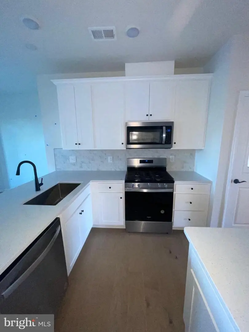 216 Lyla Ln #216, New Brunswick, NJ 08901 - Image #2