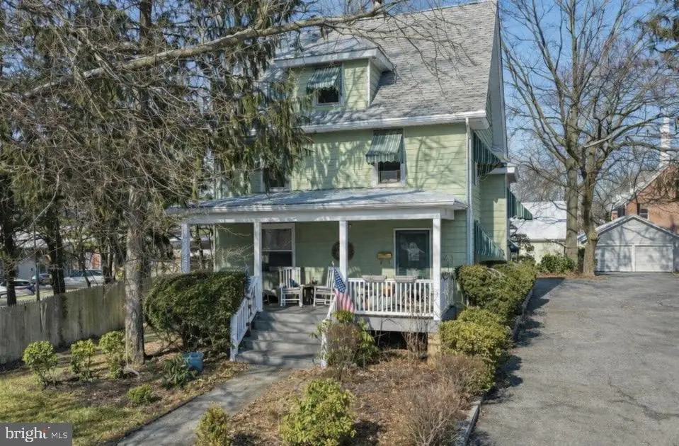 19 Clinton Pl, Metuchen, NJ 08840 - Image #1