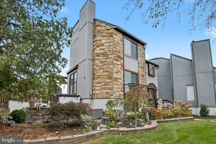 120 Diamond Ln, Old Bridge, NJ 08857 - Image #2