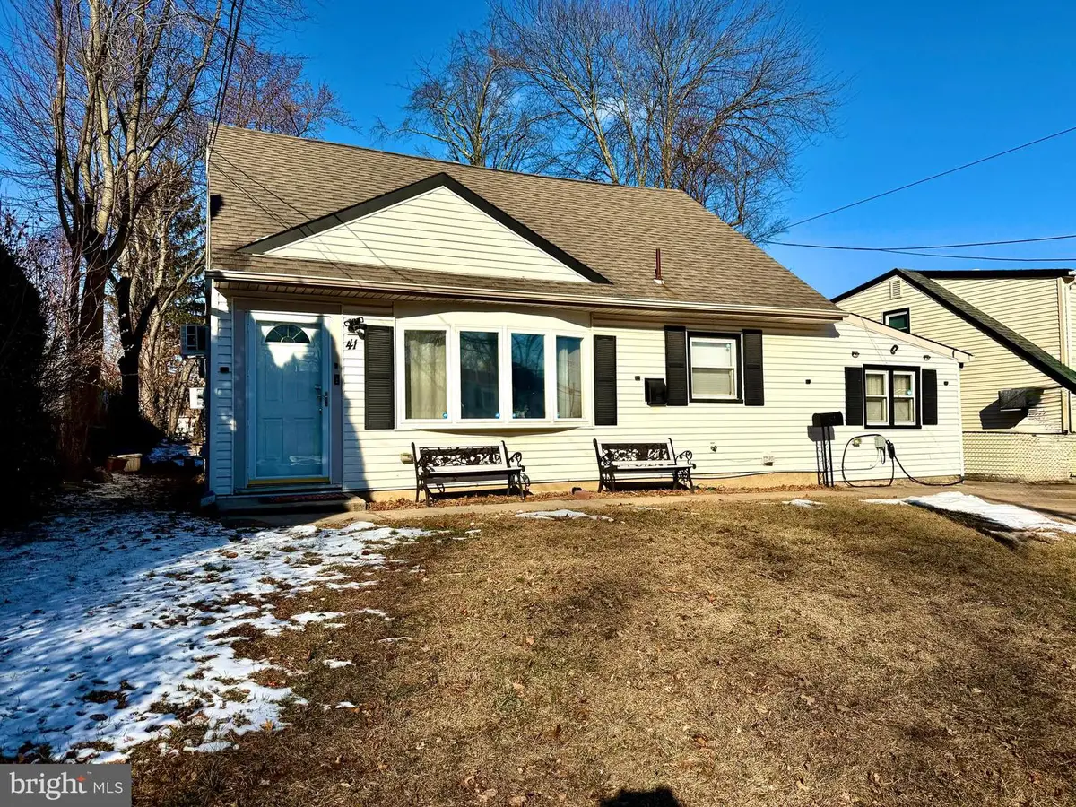 41 Pinetree Dr, Parlin, NJ 08859 - Image #1