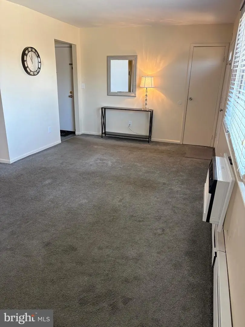 648 Cricket Ln, Woodbridge, NJ 07095 - #2