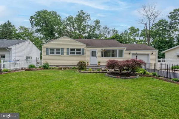 69 Monmouth Ave, EDISON, NJ 08820