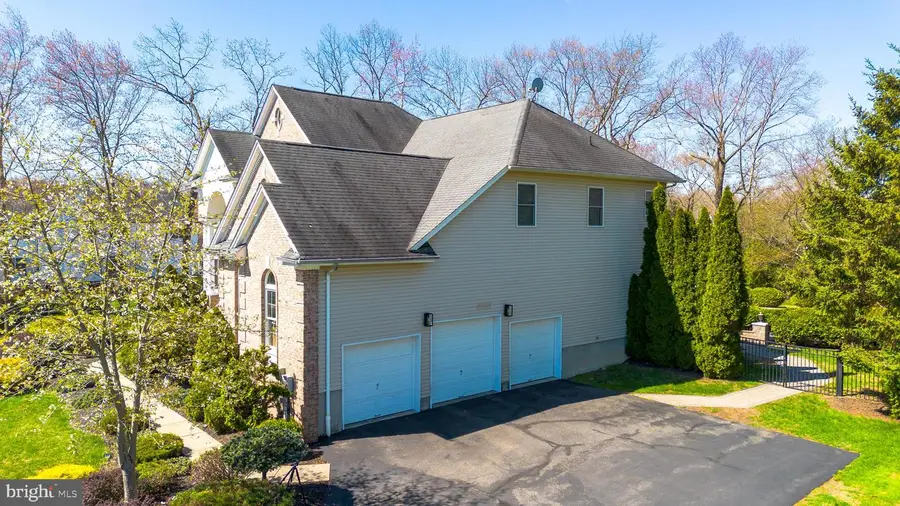 21 Woodmere Rd, Monroe, NJ 08831 - #3