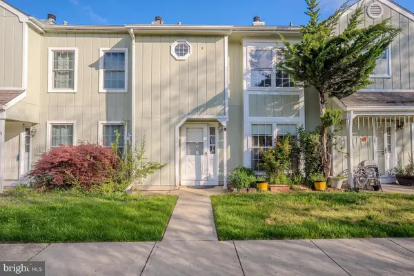 4 Pond View Dr, PLAINSBORO, NJ 08536