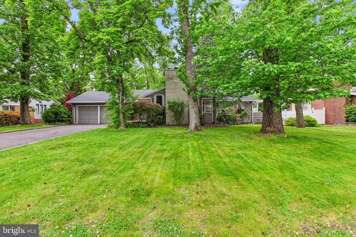 4 Taylor Dr, New Brunswick, NJ 08901 - #1