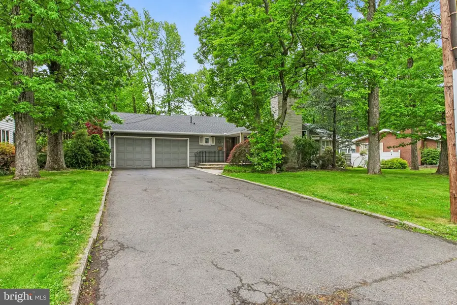 4 Taylor Dr, New Brunswick, NJ 08901 - #2