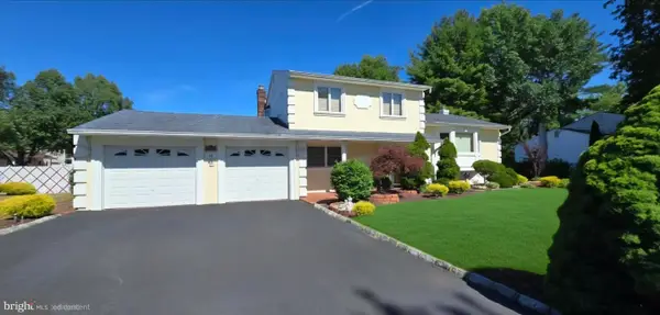 13 Tuscarora Cir, OLD BRIDGE, NJ 08857