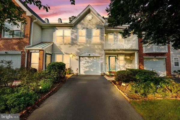 8 Henry Ct, PLAINSBORO, NJ 08536