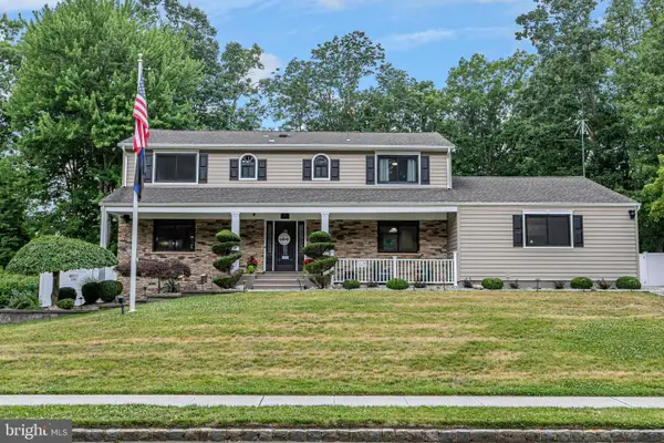 12 Eric Ln, EAST BRUNSWICK, NJ 08816