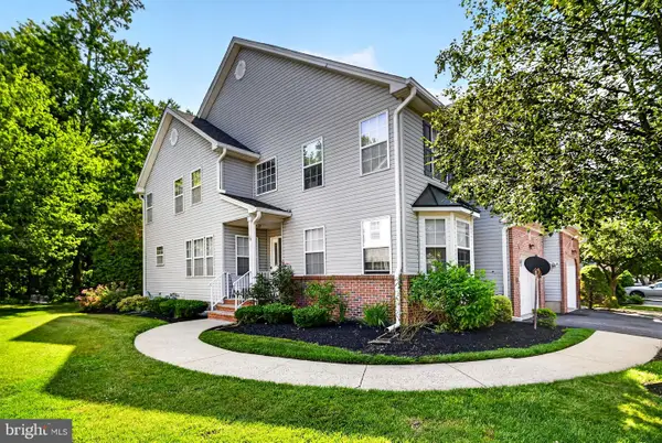 24 Amy Dr, NORTH BRUNSWICK, NJ 08902