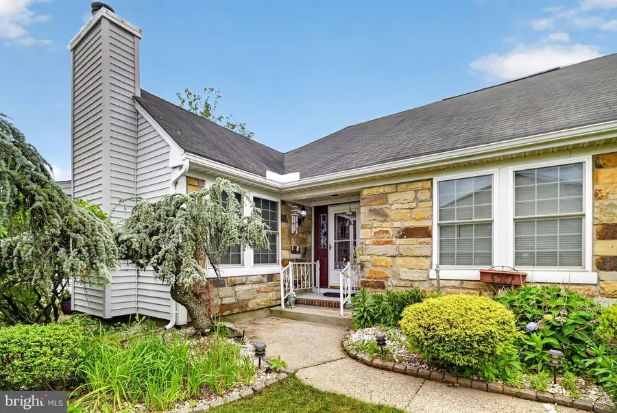 11 Canterbury Dr, Monroe, NJ 08831 - #2