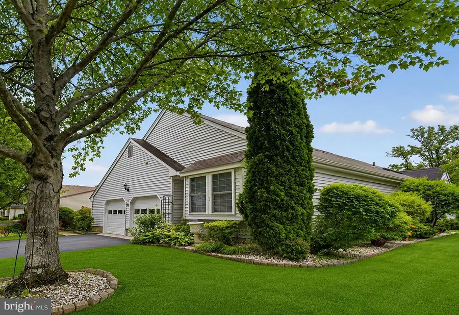 11 Canterbury Dr, Monroe, NJ 08831 - #3