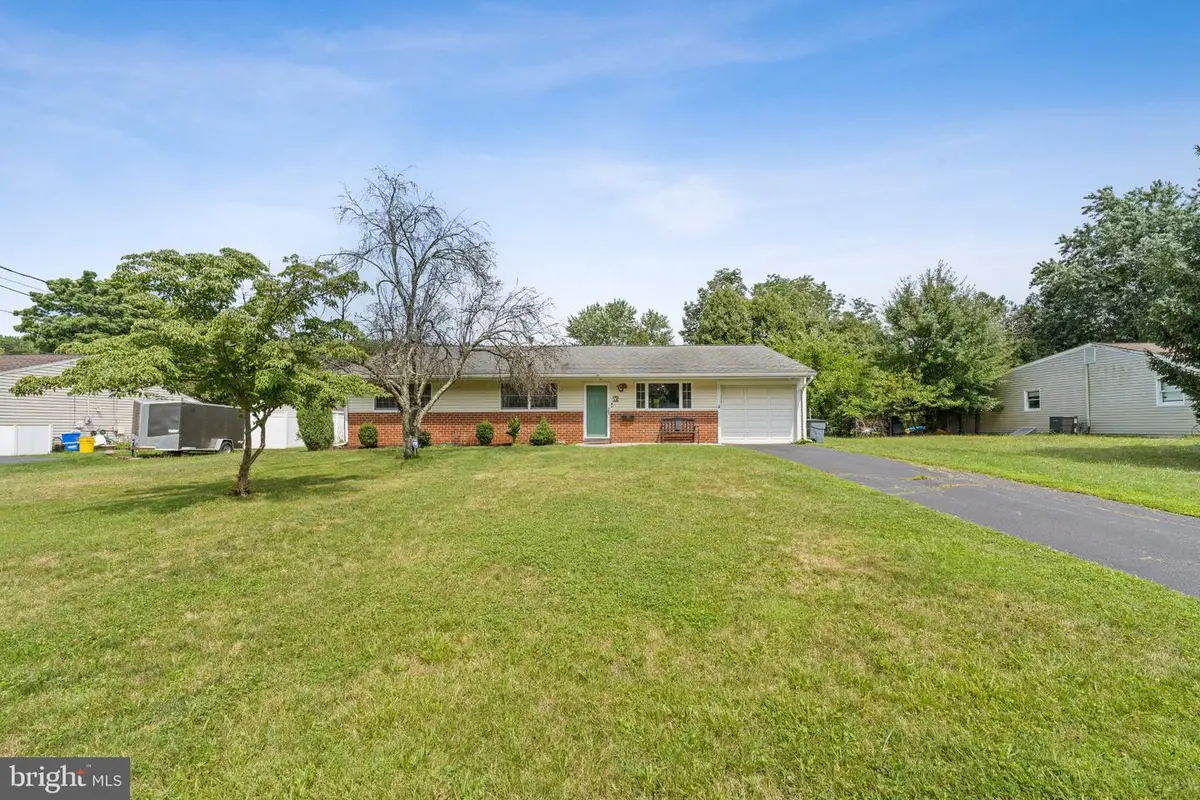16 Stockton Rd, Kendall Park, NJ 08824 - #1
